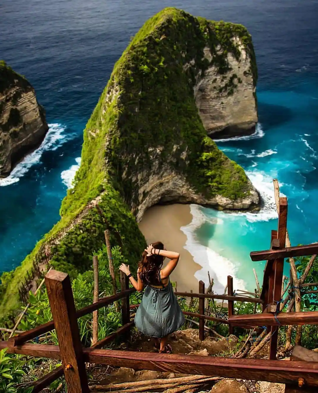 Foto Wanita dan nusa penida
