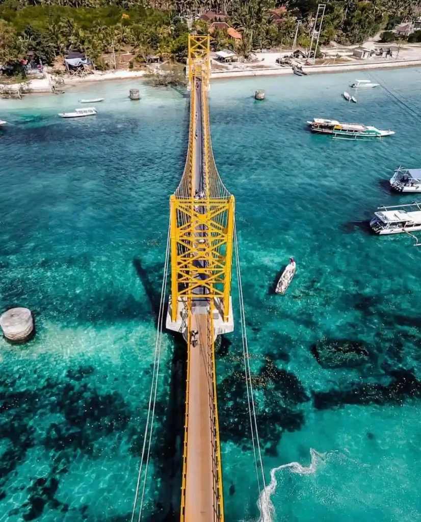 Jembatan kuning nusa lembongan