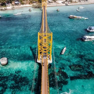 Jembatan kuning nusa lembongan
